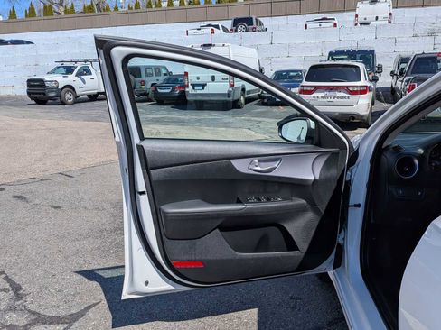Used 2024 Kia Forte LXS FWD image 7