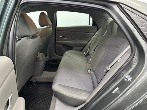 Used 2025 Hyundai Elantra SE image 19