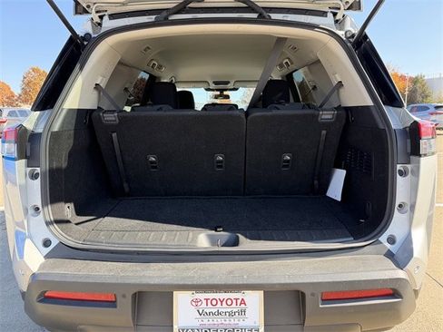 Used 2024 Nissan Pathfinder SV image 30
