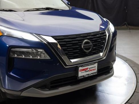 Used 2021 Nissan Rogue SV AWD/4WD image 3