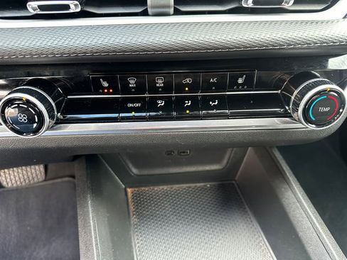 Used 2025 Chevrolet Equinox LT image 32