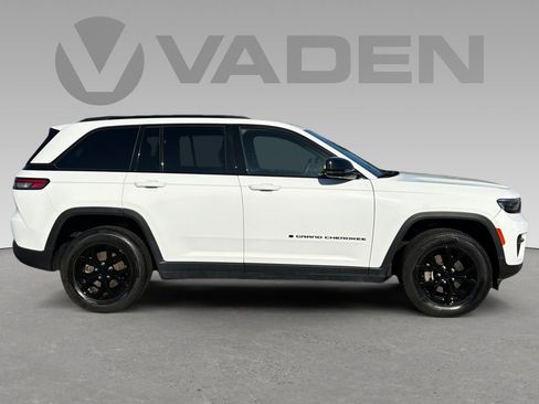 Used 2024 Jeep Grand Cherokee Altitude AWD/4WD image 5
