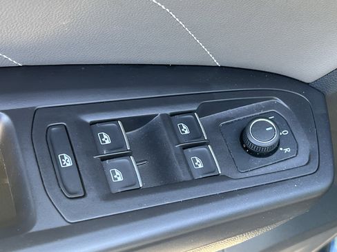 Used 2022 Volkswagen Atlas Cross Sport SE image 15