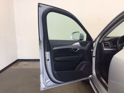 Used 2016 Volvo XC90 T6 Momentum w/ Vision Package image 16