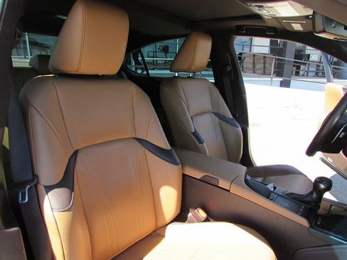 Used 2021 Lexus ES 300h w/ Accessory Package FWD image 32