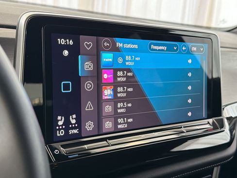 Used 2025 Volkswagen Atlas Cross Sport SE image 22