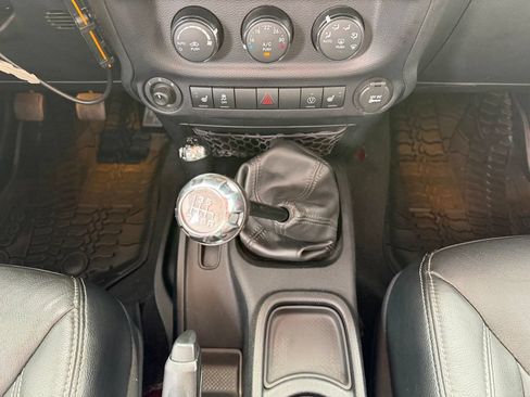 Used 2016 Jeep Wrangler Unlimited Rubicon w/ Dual Top Group AWD/4WD image 9