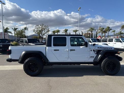 Used 2024 Jeep Gladiator Mojave w/ Convenience Group AWD/4WD image 9