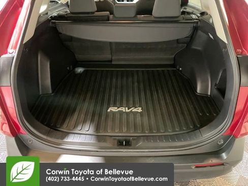 Used 2021 Toyota RAV4 XLE image 22