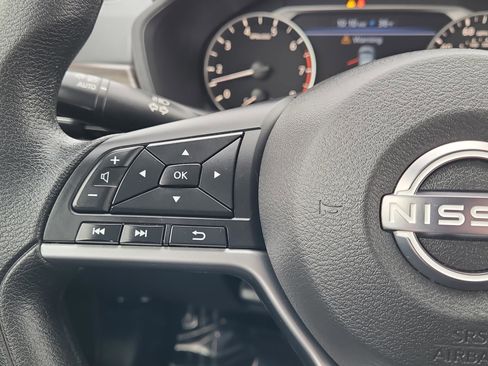 Used 2024 Nissan Altima 2.5 SV image 14