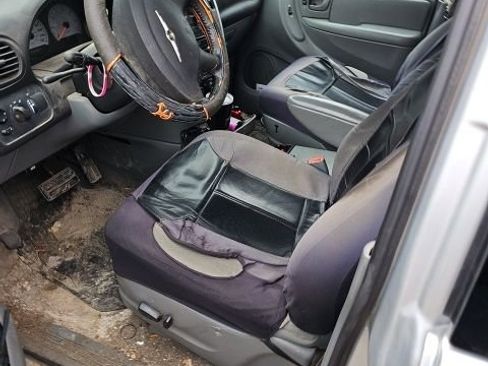 Used 2007 Chrysler Town & Country Touring image 7