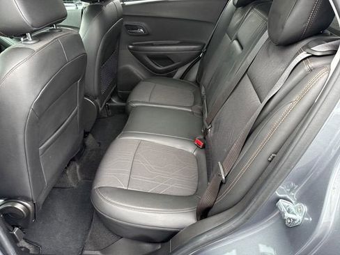 Used 2019 Chevrolet Trax LT w/ LT Convenience Package FWD image 11