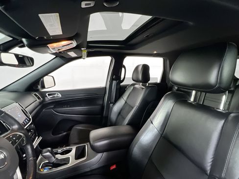 Used 2022 Jeep Grand Cherokee Laredo X image 21