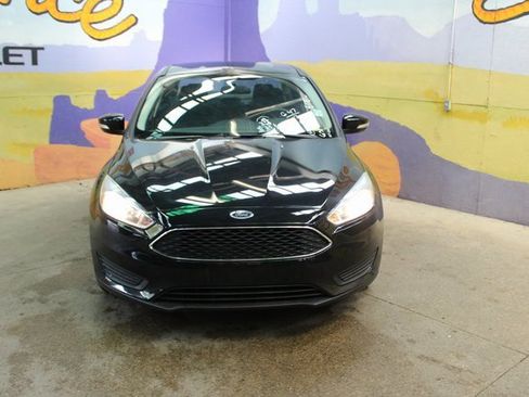 Used 2017 Ford Focus SE image 3