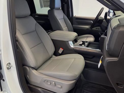 New 2026 GMC Sierra 3500 SLT w/ SLT Premium Package image 18