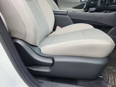 Used 2023 Nissan Rogue SV AWD/4WD image 32