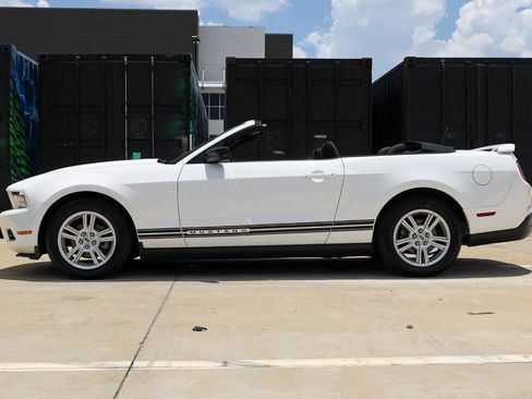 Used 2010 Ford Mustang Convertible RWD image 3