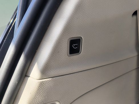 Used 2020 Chrysler Voyager Lxi FWD image 10