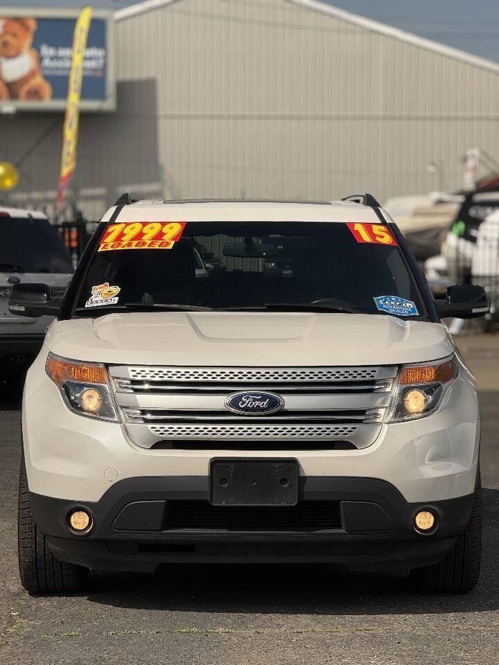 Used 2015 Ford Explorer XLT w/ Equipment Group 202A AWD/4WD image 2