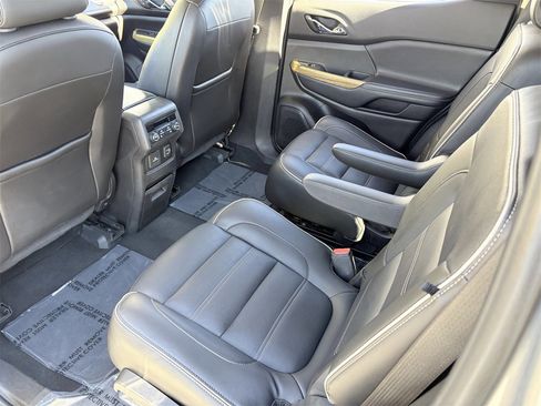 Used 2019 GMC Acadia Denali image 16