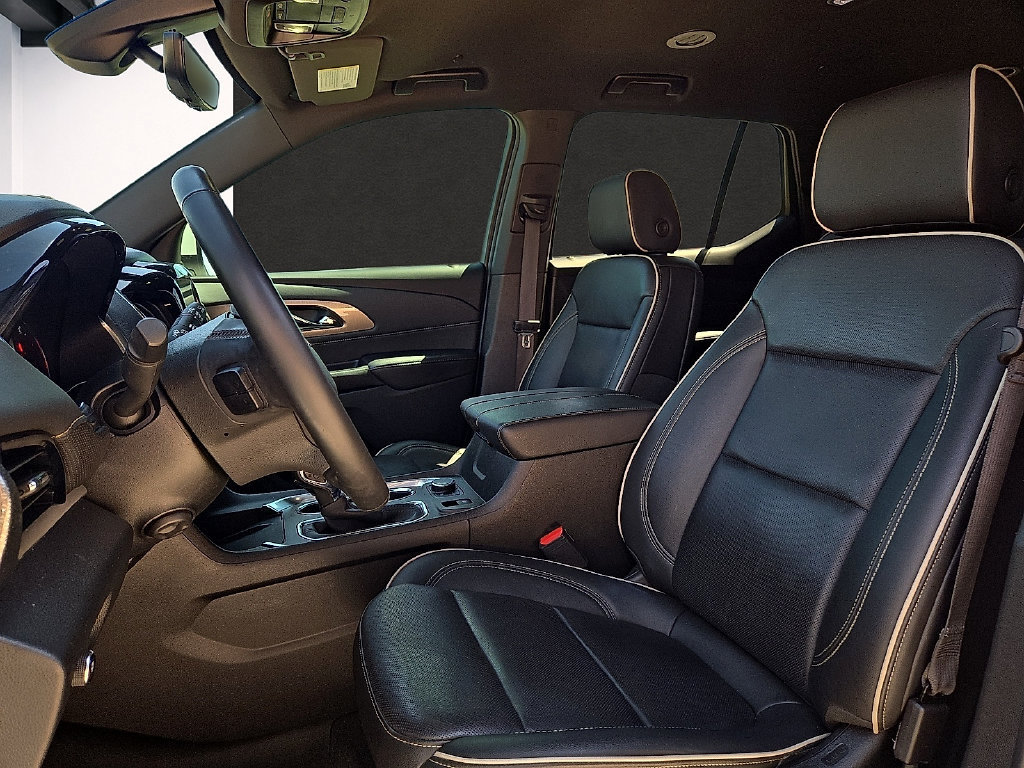 Used 2023 Chevrolet Traverse Premier FWD image 14