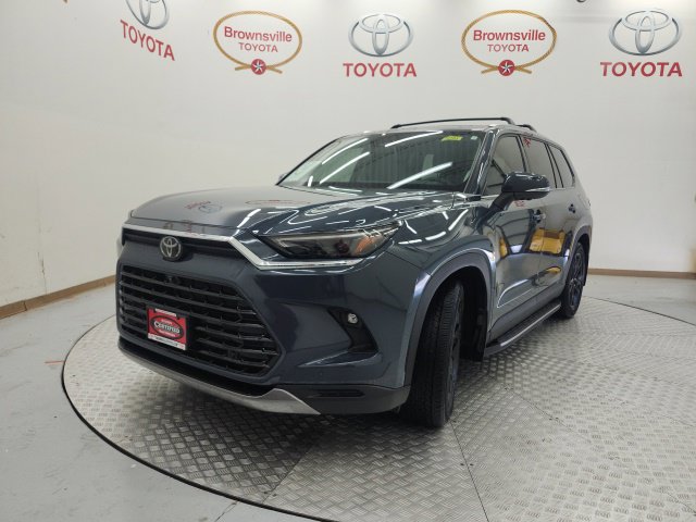 Used 2025 Toyota Grand Highlander FWD image 2