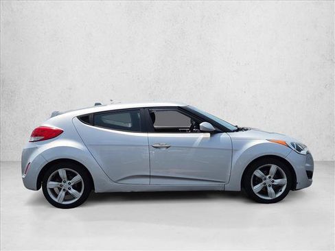 Used 2012 Hyundai Veloster FWD image 4