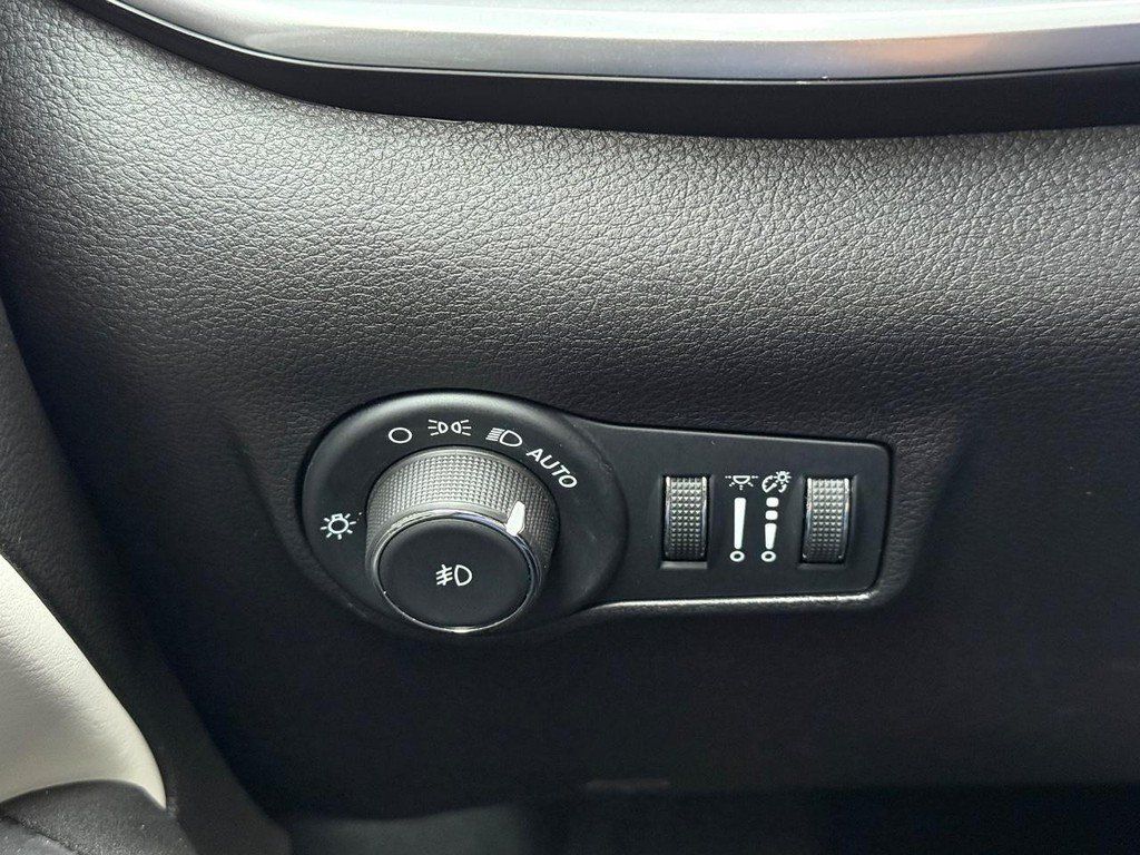 Used 2025 Jeep Compass Limited AWD/4WD image 20