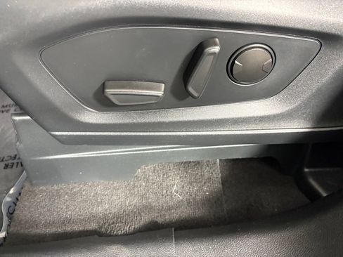 Used 2023 Ford Explorer XLT AWD/4WD image 15