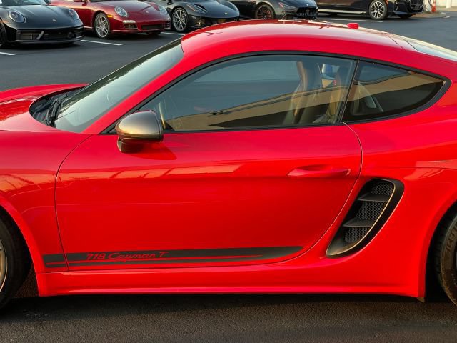 Used 2023 Porsche 718 Cayman w/ 718 T Interior Package RWD image 17
