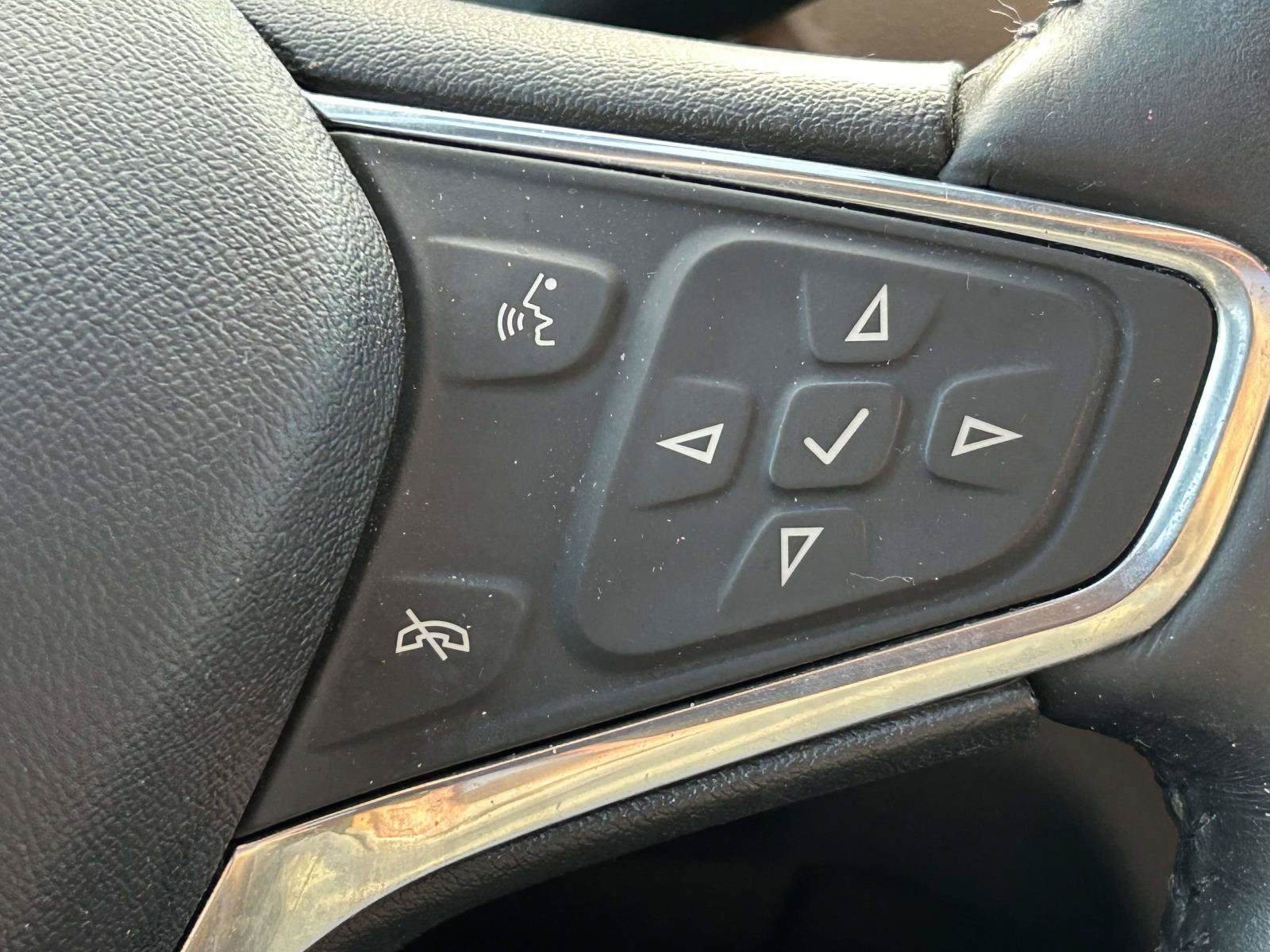 Used 2020 Chevrolet Equinox Premier FWD image 23