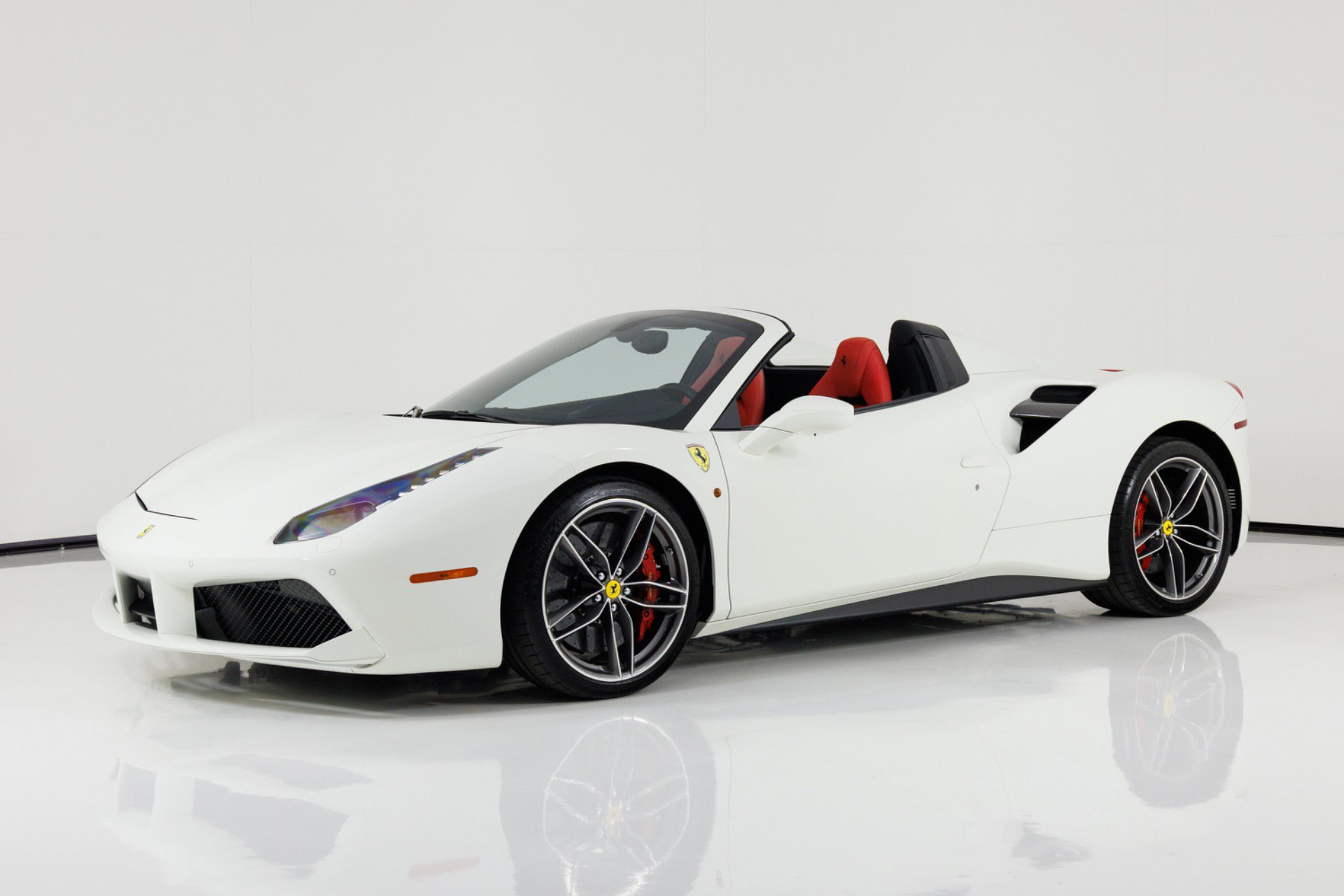 Used 2017 Ferrari 488 Spider RWD image 8
