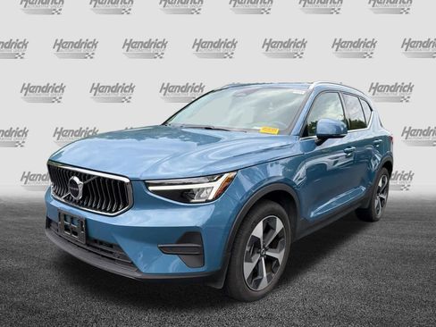 Used 2025 Volvo XC40 B5 Core AWD/4WD image 6