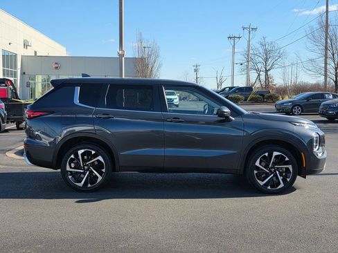 Used 2024 Mitsubishi Outlander SE image 4