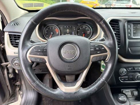 Used 2016 Jeep Cherokee Latitude w/ Cold Weather Group AWD/4WD image 7