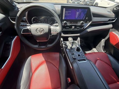 Used 2023 Toyota Highlander XSE AWD/4WD image 13