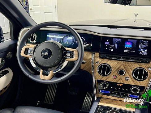 Used 2025 Rolls-Royce Cullinan image 14