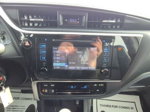 Used 2018 Toyota Corolla SE image 23