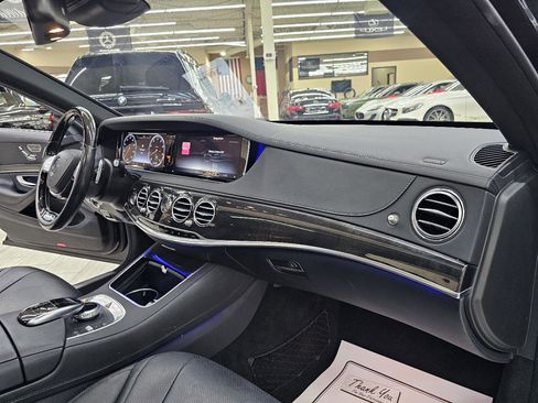 Used 2017 Mercedes-Benz S 550 Sedan image 23