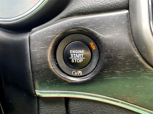 Used 2018 Jeep Grand Cherokee Limited image 38