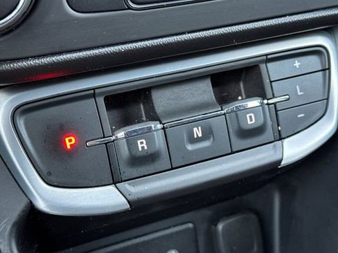 Used 2022 GMC Terrain SLE image 33