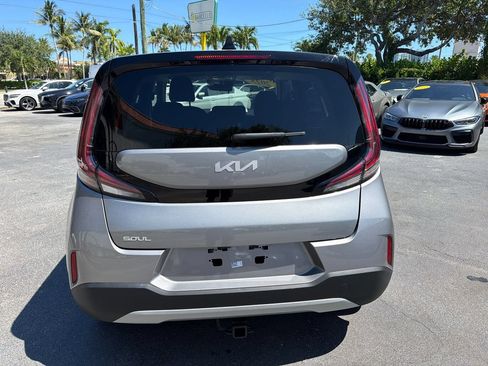 Used 2025 Kia Soul LX w/ LX Technology Package FWD image 4