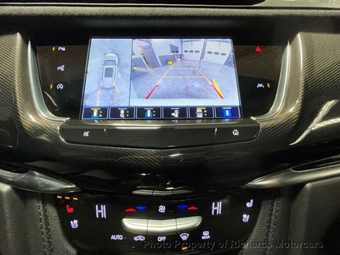 Used 2024 Cadillac XT6 Sport w/ LPO, ONYX Package image 38