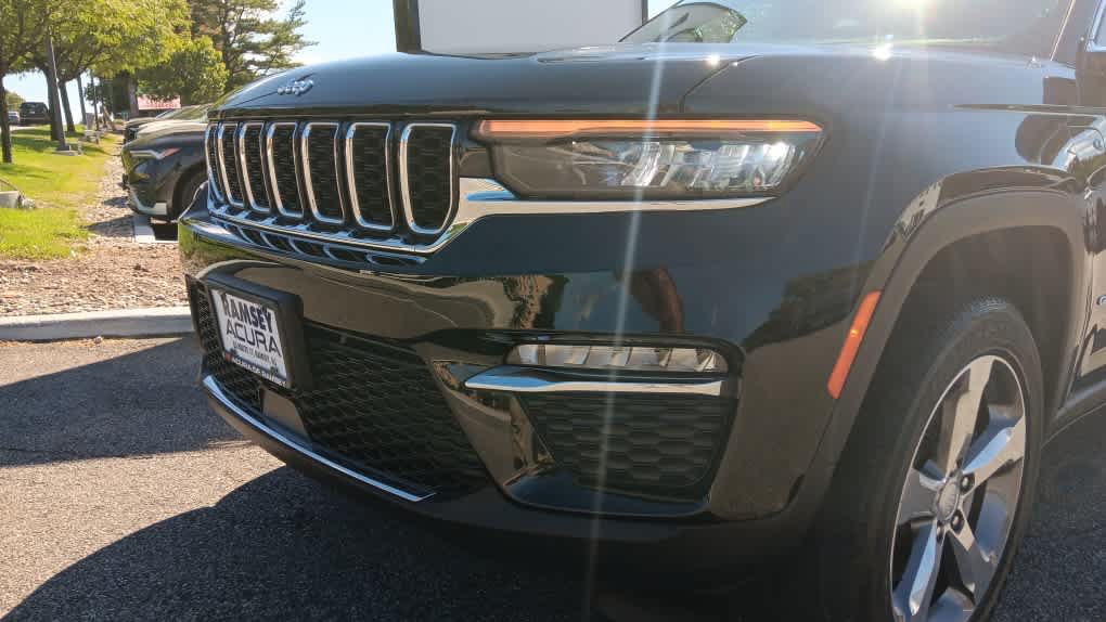 Used 2023 Jeep Grand Cherokee 4WD 4xe image 11