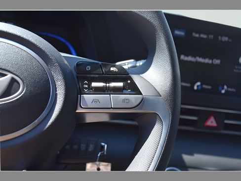 New 2026 Hyundai Elantra SE FWD image 17