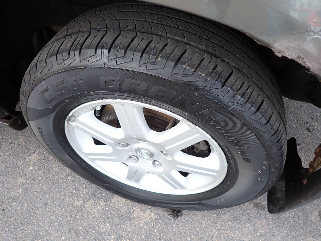 Used 2010 Chrysler Town & Country Touring FWD image 12