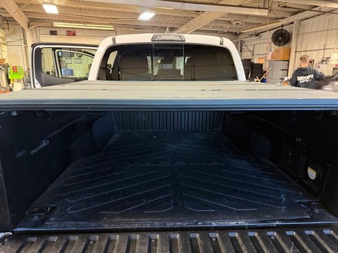 Used 2019 Toyota Tacoma TRD Sport image 17