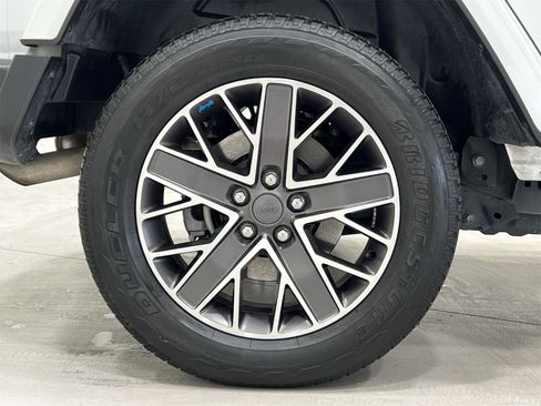 Used 2023 Jeep Wrangler Unlimited Sahara w/ Cold Weather Group image 10