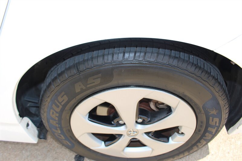 Used 2015 Toyota Prius Three FWD image 31