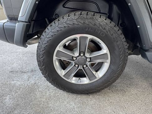 Used 2021 Jeep Wrangler Unlimited Sahara w/ Uconnect 4C Nav & Sound Group AWD/4WD image 23